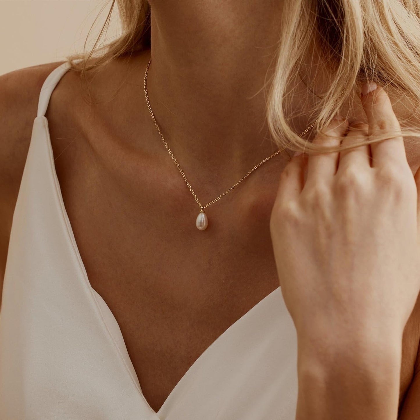 Pearl Necklace for Women Trendy,14K Gold Plated Necklace Dainty Wedding Necklace Small Cute Choker Necklace Beaded Lariat Drop Necklace Vintage Waterproof Jewelry for Women Gold Jewelry Fashion Gifts