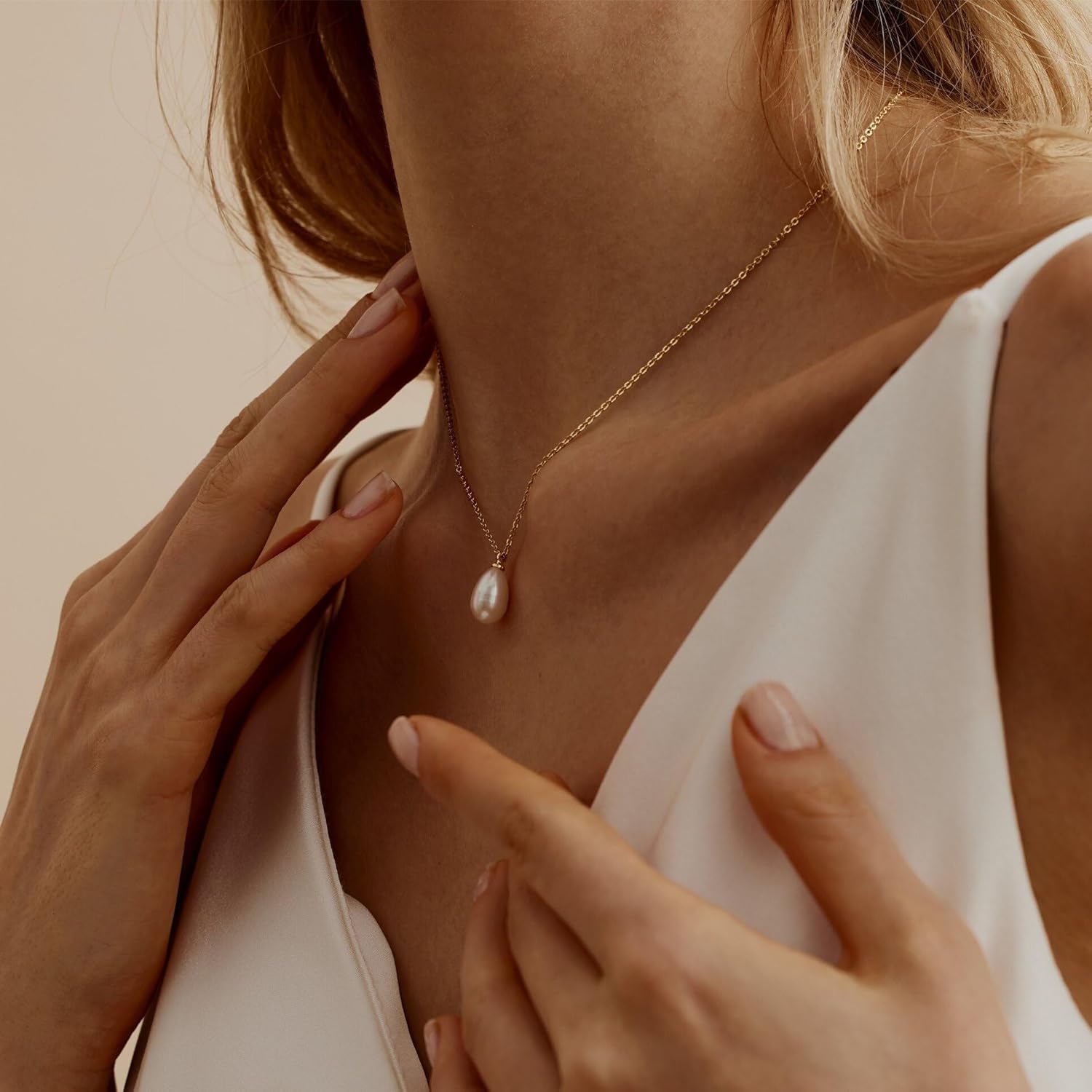 Pearl Necklace for Women Trendy,14K Gold Plated Necklace Dainty Wedding Necklace Small Cute Choker Necklace Beaded Lariat Drop Necklace Vintage Waterproof Jewelry for Women Gold Jewelry Fashion Gifts