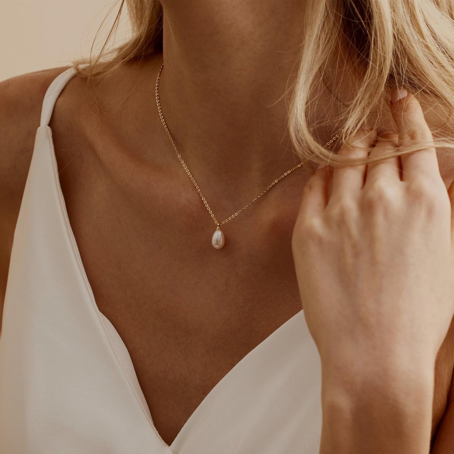 Pearl Necklace for Women Trendy,14K Gold Plated Necklace Dainty Wedding Necklace Small Cute Choker Necklace Beaded Lariat Drop Necklace Vintage Waterproof Jewelry for Women Gold Jewelry Fashion Gifts
